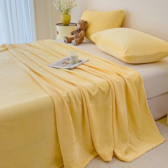 91家纺网 家纺一手货源 找家纺 芷凡家纺 2025新款A类牛奶绒纯色条纹格子床单 牛奶绒床单-奶黄