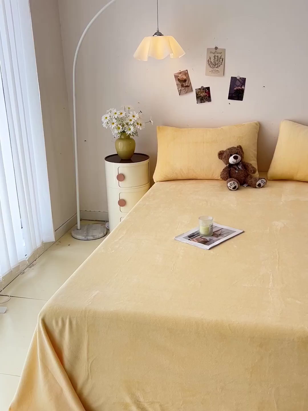 91家纺网 家纺一手货源 找家纺 芷凡家纺 2025新款A类牛奶绒纯色条纹格子床单 牛奶绒床单-奶黄