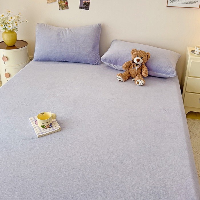 91家纺网 家纺一手货源 找家纺 芷凡家纺 2025新款A类牛奶绒纯色条纹格子床单 牛奶绒床单-奶紫