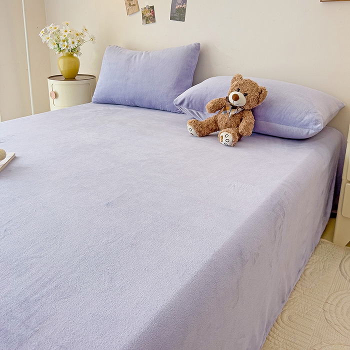 91家纺网 家纺一手货源 找家纺 芷凡家纺 2025新款A类牛奶绒纯色条纹格子床单 牛奶绒床单-奶紫