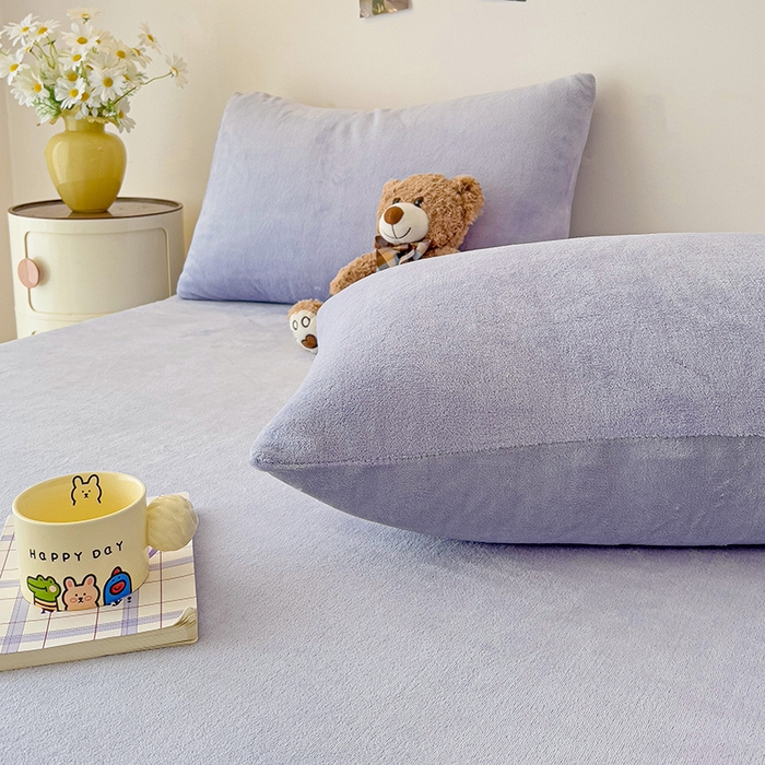 91家纺网 家纺一手货源 找家纺 芷凡家纺 2025新款A类牛奶绒纯色条纹格子床单 牛奶绒床单-奶紫