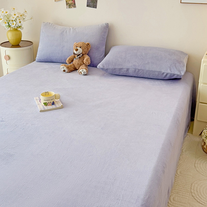 91家纺网 家纺一手货源 找家纺 芷凡家纺 2025新款A类牛奶绒纯色条纹格子床单 牛奶绒床单-奶紫