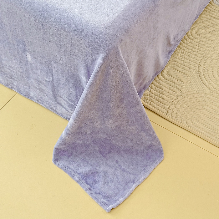 91家纺网 家纺一手货源 找家纺 芷凡家纺 2025新款A类牛奶绒纯色条纹格子床单 牛奶绒床单-奶紫