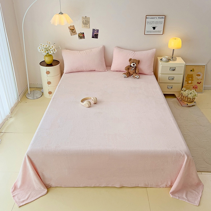 91家纺网 家纺一手货源 找家纺 芷凡家纺 2025新款A类牛奶绒纯色条纹格子床单 牛奶绒床单-嫩粉