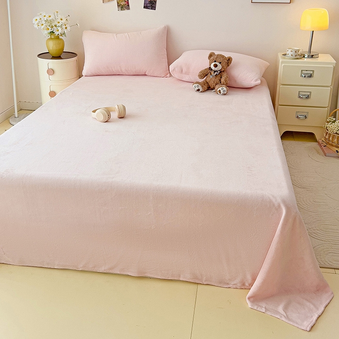 91家纺网 家纺一手货源 找家纺 芷凡家纺 2025新款A类牛奶绒纯色条纹格子床单 牛奶绒床单-嫩粉