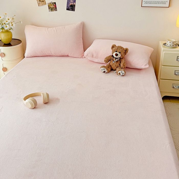 91家纺网 家纺一手货源 找家纺 芷凡家纺 2025新款A类牛奶绒纯色条纹格子床单 牛奶绒床单-嫩粉