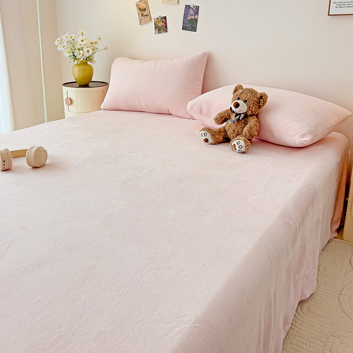 91家纺网 家纺一手货源 找家纺 芷凡家纺 2025新款A类牛奶绒纯色条纹格子床单 牛奶绒床单-嫩粉