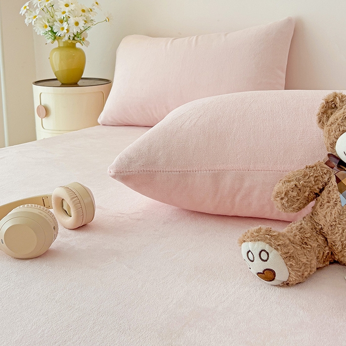 91家纺网 家纺一手货源 找家纺 芷凡家纺 2025新款A类牛奶绒纯色条纹格子床单 牛奶绒床单-嫩粉