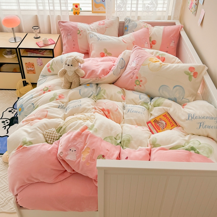 91家纺网 家纺一手货源 找家纺 （总）懒猫家纺 2025新款牛奶绒印花刺绣四件套