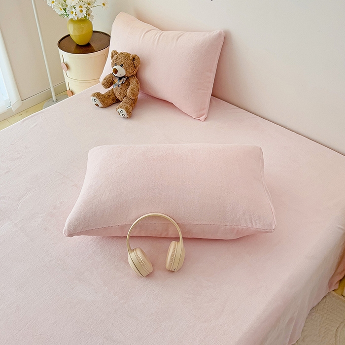 91家纺网 家纺一手货源 找家纺 芷凡家纺 2025新款A类牛奶绒纯色条纹格子床单 牛奶绒床单-嫩粉