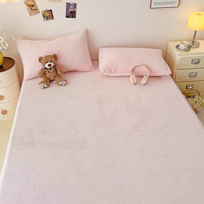 91家纺网 家纺一手货源 找家纺 芷凡家纺 2025新款A类牛奶绒纯色条纹格子床单 牛奶绒床单-嫩粉