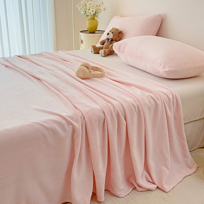 91家纺网 家纺一手货源 找家纺 芷凡家纺 2025新款A类牛奶绒纯色条纹格子床单 牛奶绒床单-嫩粉