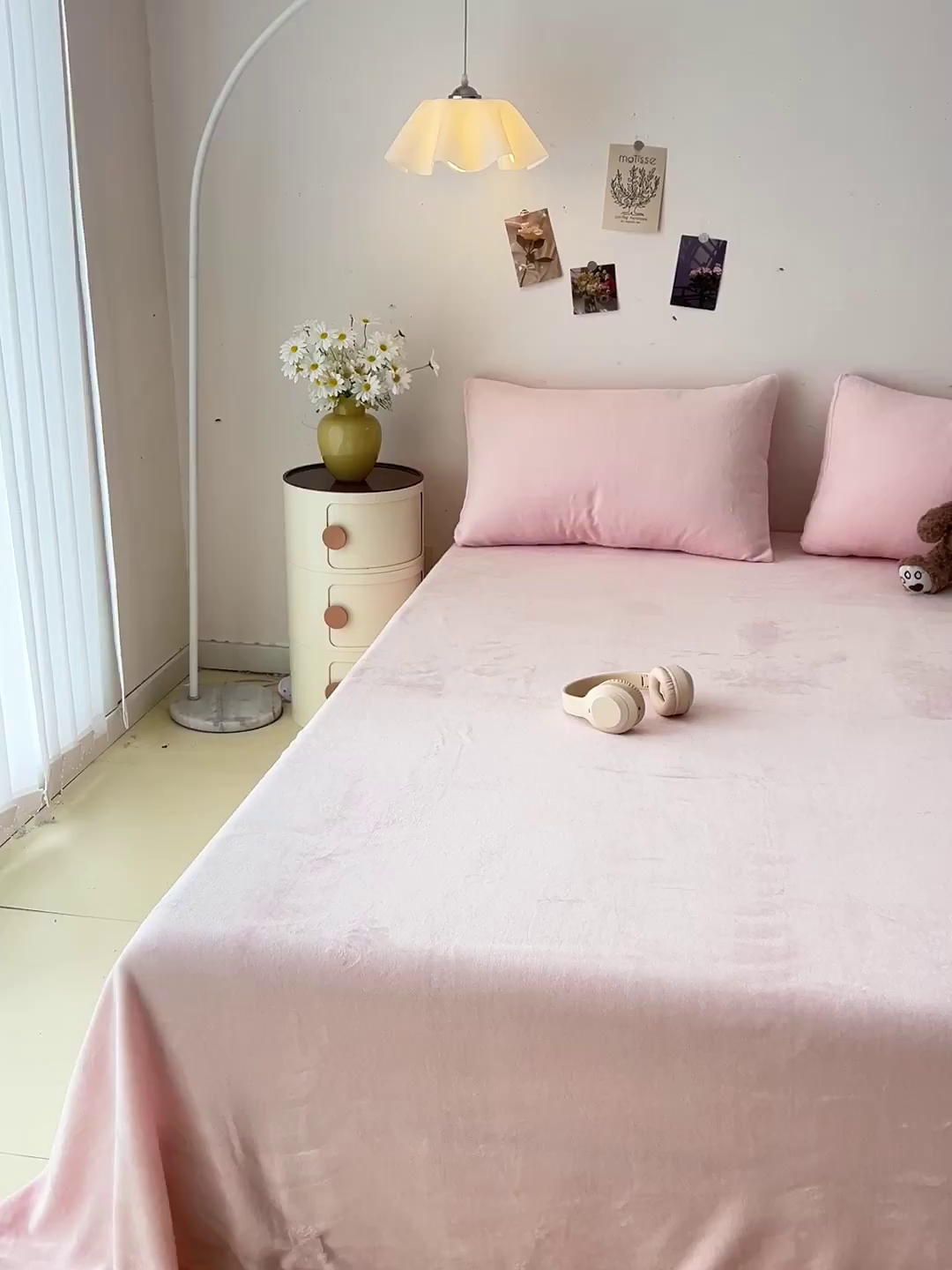 91家纺网 家纺一手货源 找家纺 芷凡家纺 2025新款A类牛奶绒纯色条纹格子床单 牛奶绒床单-嫩粉