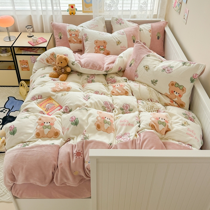 91家纺网 家纺一手货源 找家纺 （总）懒猫家纺 2025新款牛奶绒印花刺绣四件套