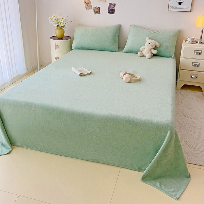 91家纺网 家纺一手货源 找家纺 芷凡家纺 2025新款A类牛奶绒纯色条纹格子床单 牛奶绒床单-藻绿