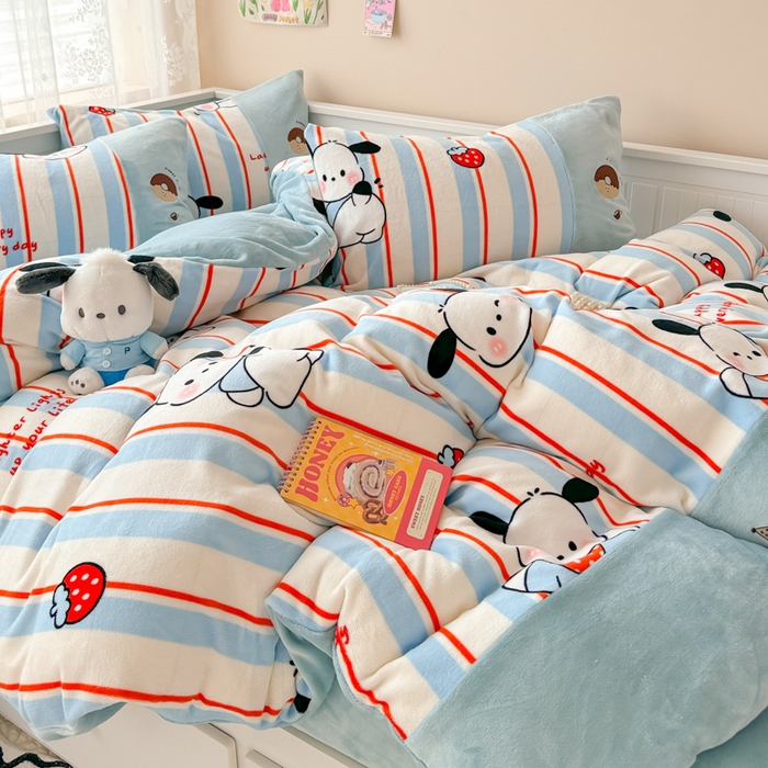 91家纺网 家纺一手货源 找家纺 懒猫家纺 2025新款牛奶绒印花刺绣四件套 草莓小狗