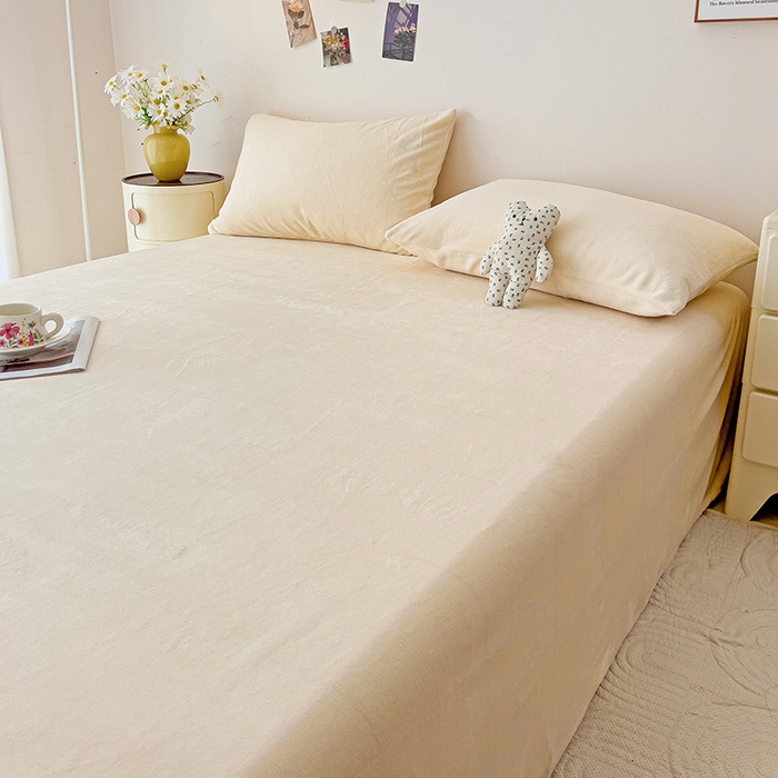 91家纺网 家纺一手货源 找家纺 芷凡家纺 2025新款A类牛奶绒纯色条纹格子床单 牛奶绒床单-芝士