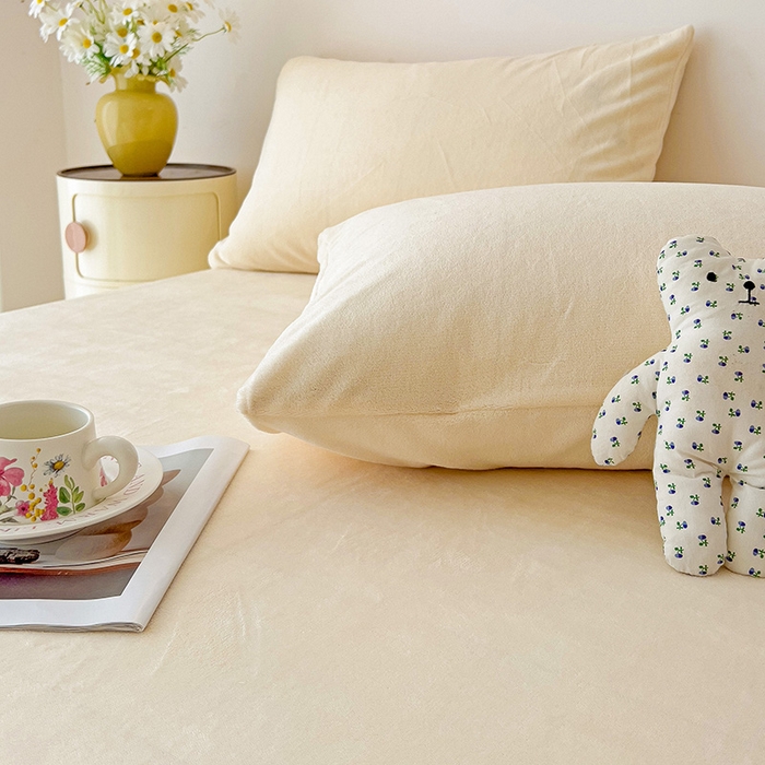 91家纺网 家纺一手货源 找家纺 芷凡家纺 2025新款A类牛奶绒纯色条纹格子床单 牛奶绒床单-芝士