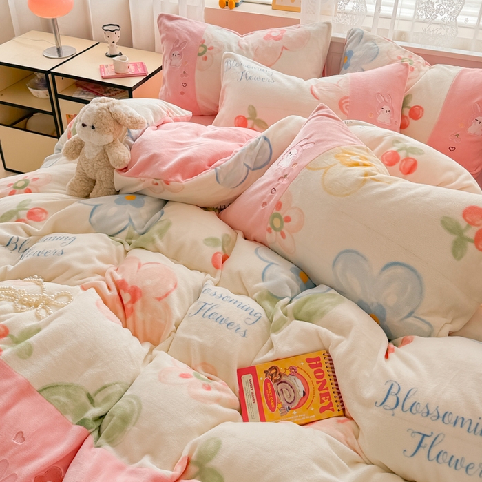 91家纺网 家纺一手货源 找家纺 懒猫家纺 2025新款牛奶绒印花刺绣四件套 灿烂花开