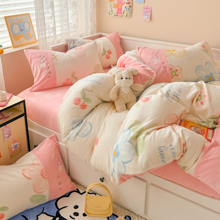 91家纺网 家纺一手货源 找家纺 懒猫家纺 2025新款牛奶绒印花刺绣四件套 灿烂花开