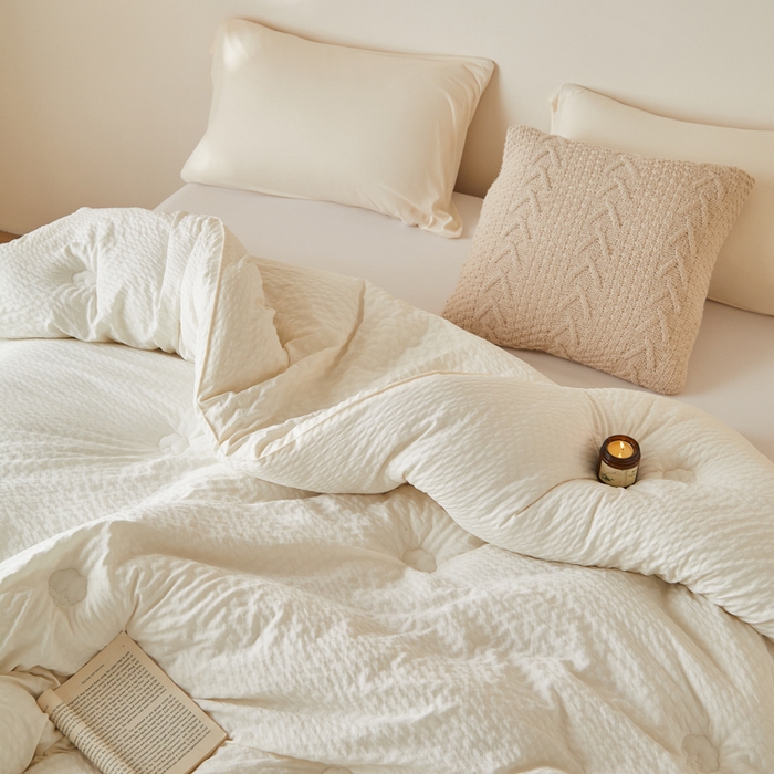 91家纺网 家纺一手货源 找家纺 大彩家居 2025新款A类亲肤泡泡纱棉花被被子被芯 白色