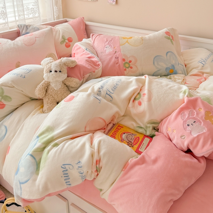 91家纺网 家纺一手货源 找家纺 懒猫家纺 2025新款牛奶绒印花刺绣四件套 灿烂花开