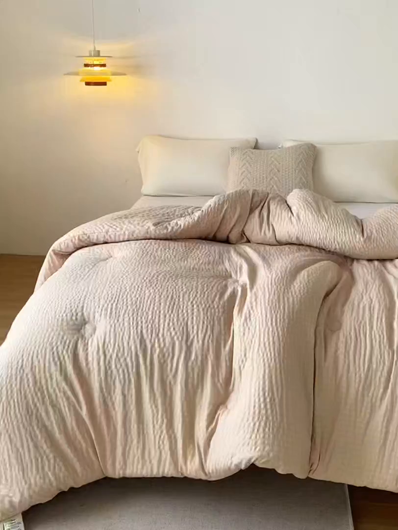 91家纺网 家纺一手货源 找家纺 大彩家居 2025新款A类亲肤泡泡纱棉花被被子被芯 咖色