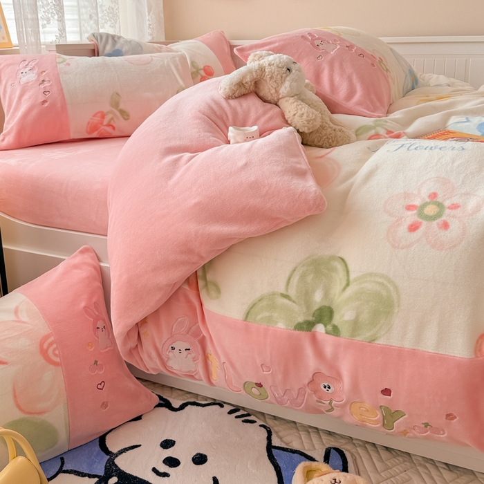 91家纺网 家纺一手货源 找家纺 懒猫家纺 2025新款牛奶绒印花刺绣四件套 灿烂花开