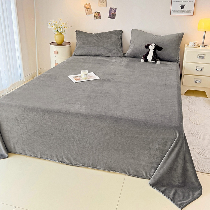 91家纺网 家纺一手货源 找家纺 芷凡家纺 2025新款A类牛奶绒纯色条纹格子床单 牛奶绒床单-中灰