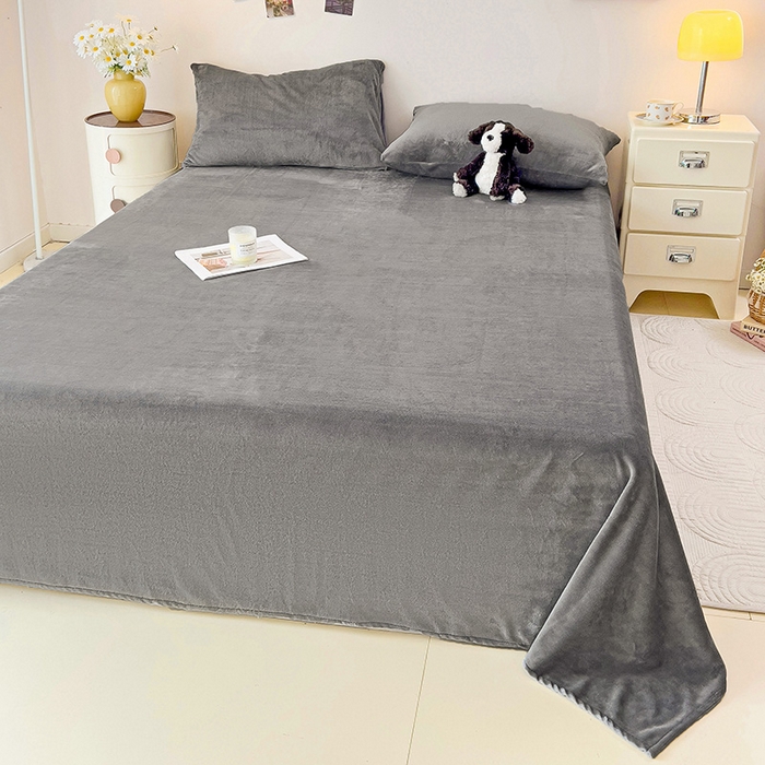 91家纺网 家纺一手货源 找家纺 芷凡家纺 2025新款A类牛奶绒纯色条纹格子床单 牛奶绒床单-中灰