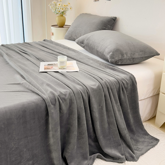 91家纺网 家纺一手货源 找家纺 芷凡家纺 2025新款A类牛奶绒纯色条纹格子床单 牛奶绒床单-中灰