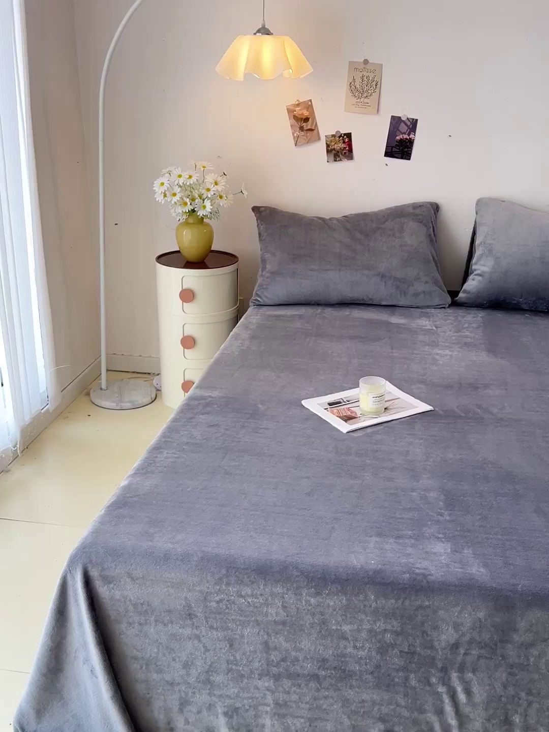 91家纺网 家纺一手货源 找家纺 芷凡家纺 2025新款A类牛奶绒纯色条纹格子床单 牛奶绒床单-中灰