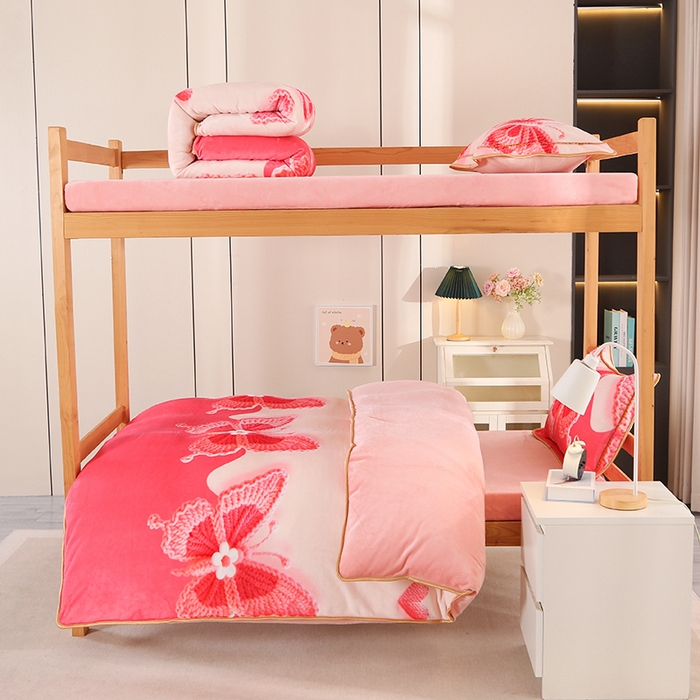 91家纺网 家纺一手货源 找家纺 雨洋家纺 2025新款学生季加厚保暖牛奶绒金貂绒婴儿宝宝学生三件套 蝶恋