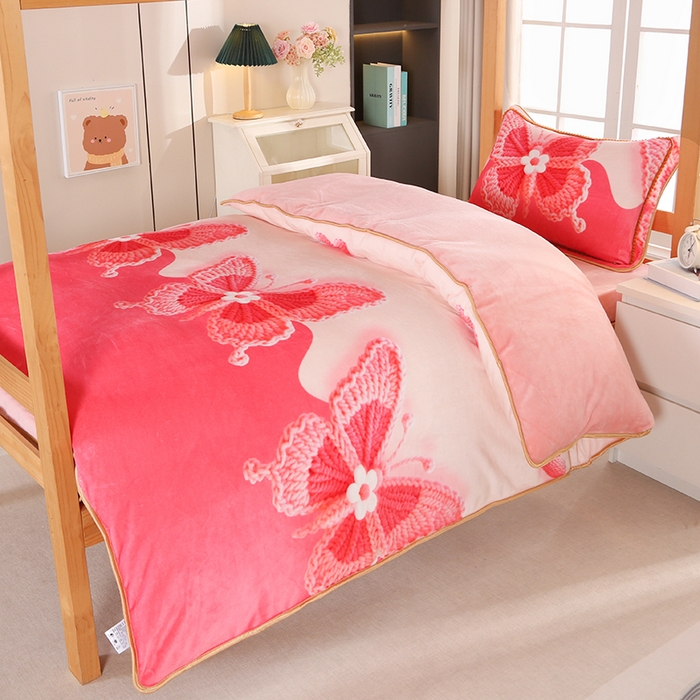 91家纺网 家纺一手货源 找家纺 雨洋家纺 2025新款学生季加厚保暖牛奶绒金貂绒婴儿宝宝学生三件套 蝶恋