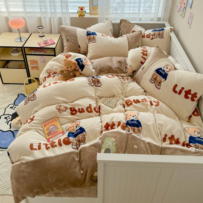 懒猫家纺 2025新款牛奶绒印花刺绣四件套 伙伴酷熊