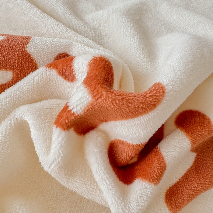 91家纺网 家纺一手货源 找家纺 懒猫家纺 2025新款牛奶绒印花刺绣四件套 伙伴酷熊