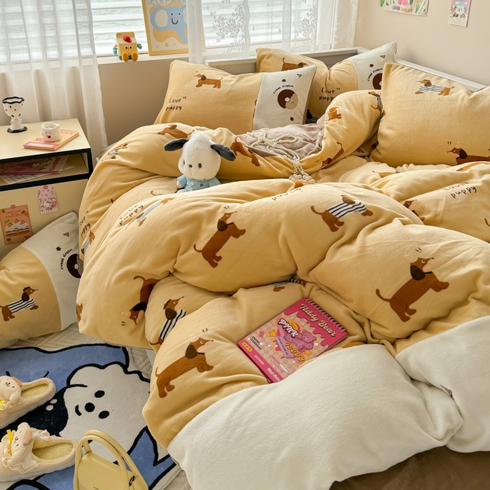 91家纺网 家纺一手货源 找家纺 懒猫家纺 2025新款牛奶绒印花刺绣四件套 腊肠狗狗