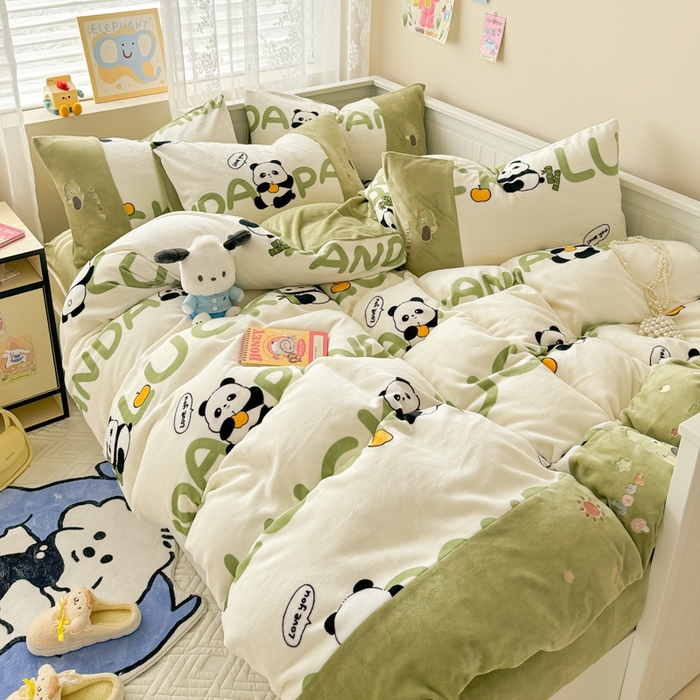 91家纺网 家纺一手货源 找家纺 懒猫家纺 2025新款牛奶绒印花刺绣四件套 萌萌熊猫