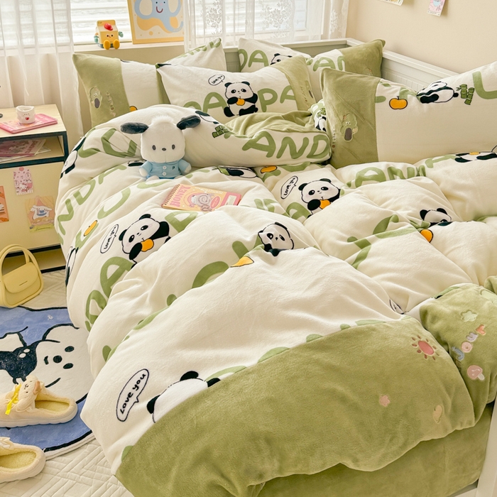 91家纺网 家纺一手货源 找家纺 懒猫家纺 2025新款牛奶绒印花刺绣四件套 萌萌熊猫