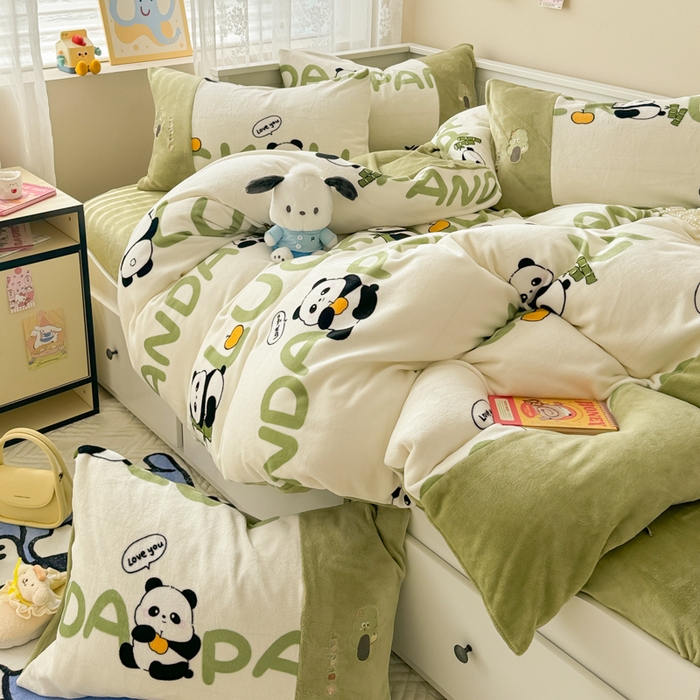 91家纺网 家纺一手货源 找家纺 懒猫家纺 2025新款牛奶绒印花刺绣四件套 萌萌熊猫