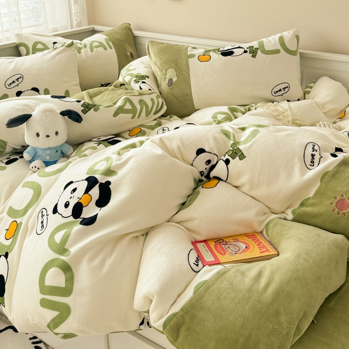 91家纺网 家纺一手货源 找家纺 懒猫家纺 2025新款牛奶绒印花刺绣四件套 萌萌熊猫