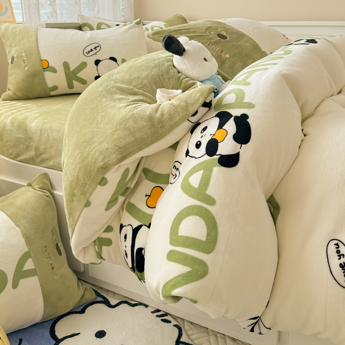 91家纺网 家纺一手货源 找家纺 懒猫家纺 2025新款牛奶绒印花刺绣四件套 萌萌熊猫