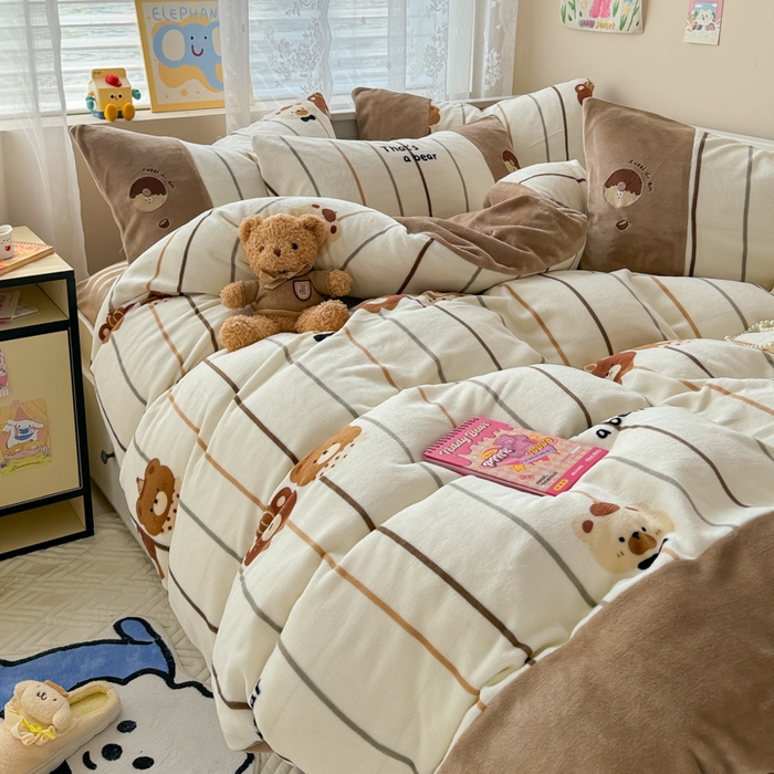 91家纺网 家纺一手货源 找家纺 懒猫家纺 2025新款牛奶绒印花刺绣四件套 条纹小熊