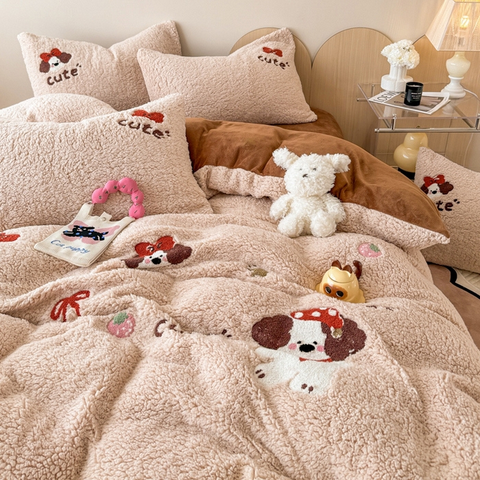 91家纺网 家纺一手货源 找家纺 懒猫家纺 2024新款羊羔绒刺绣四件套 麦乐狗