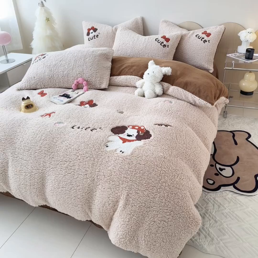 91家纺网 家纺一手货源 找家纺 懒猫家纺 2024新款羊羔绒刺绣四件套 麦乐狗