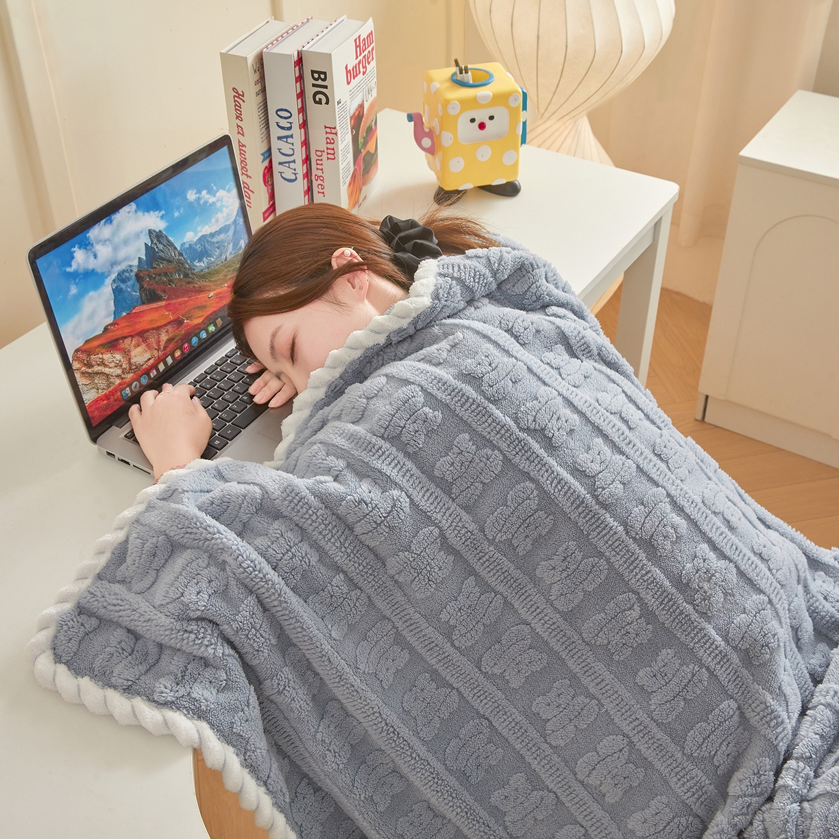 91家纺网 家纺一手货源 找家纺 （总）世纪绒品 2025新款A类立体牛奶绒雕花绒单层毛毯毯子-多宝熊