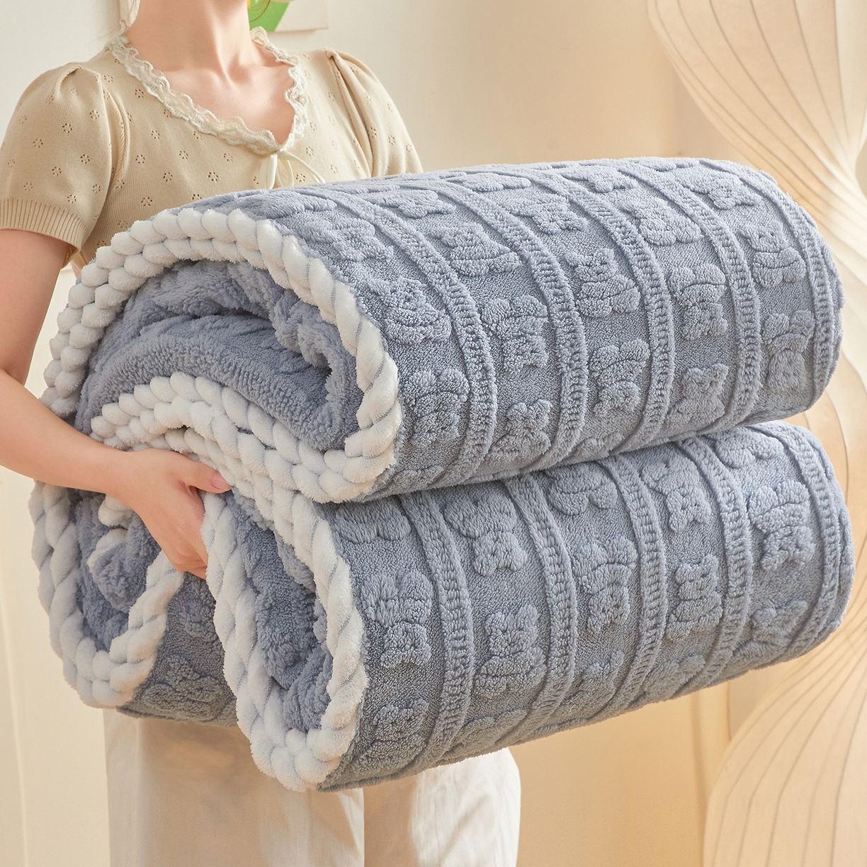 91家纺网 家纺一手货源 找家纺 （总）世纪绒品 2025新款A类立体牛奶绒雕花绒单层毛毯毯子-多宝熊