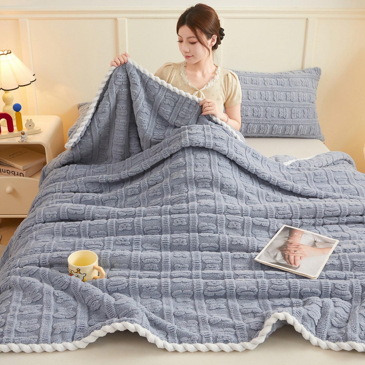 91家纺网 家纺一手货源 找家纺 （总）世纪绒品 2025新款A类立体牛奶绒雕花绒单层毛毯毯子-多宝熊