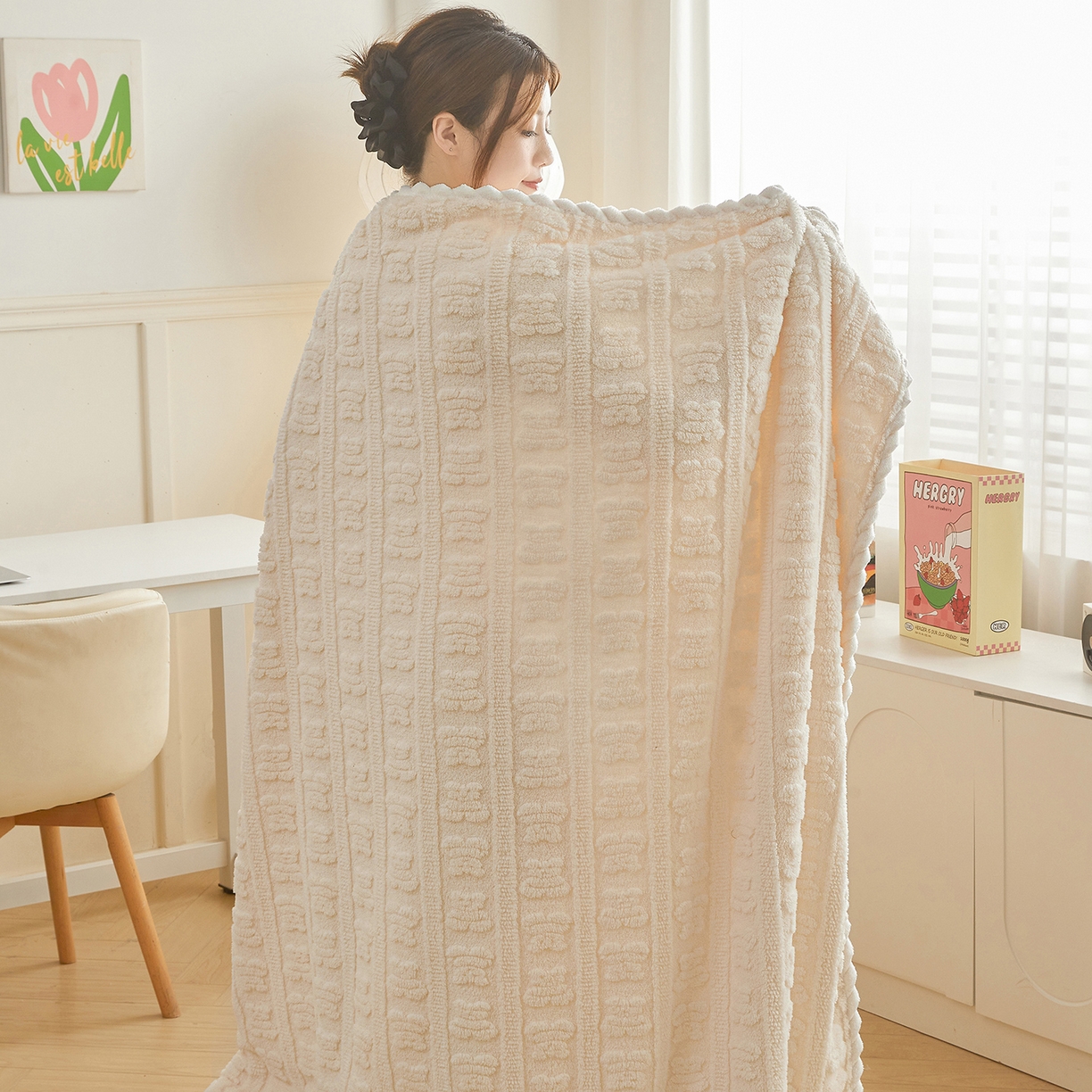 91家纺网 家纺一手货源 找家纺 世纪绒品 2025新款A类立体牛奶绒雕花绒单层毛毯毯子-多宝熊 多宝熊 月牙白