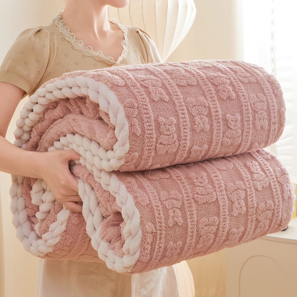 世纪绒品 2025新款A类立体牛奶绒雕花绒单层毛毯毯子-多宝熊 多宝熊 豆沙粉